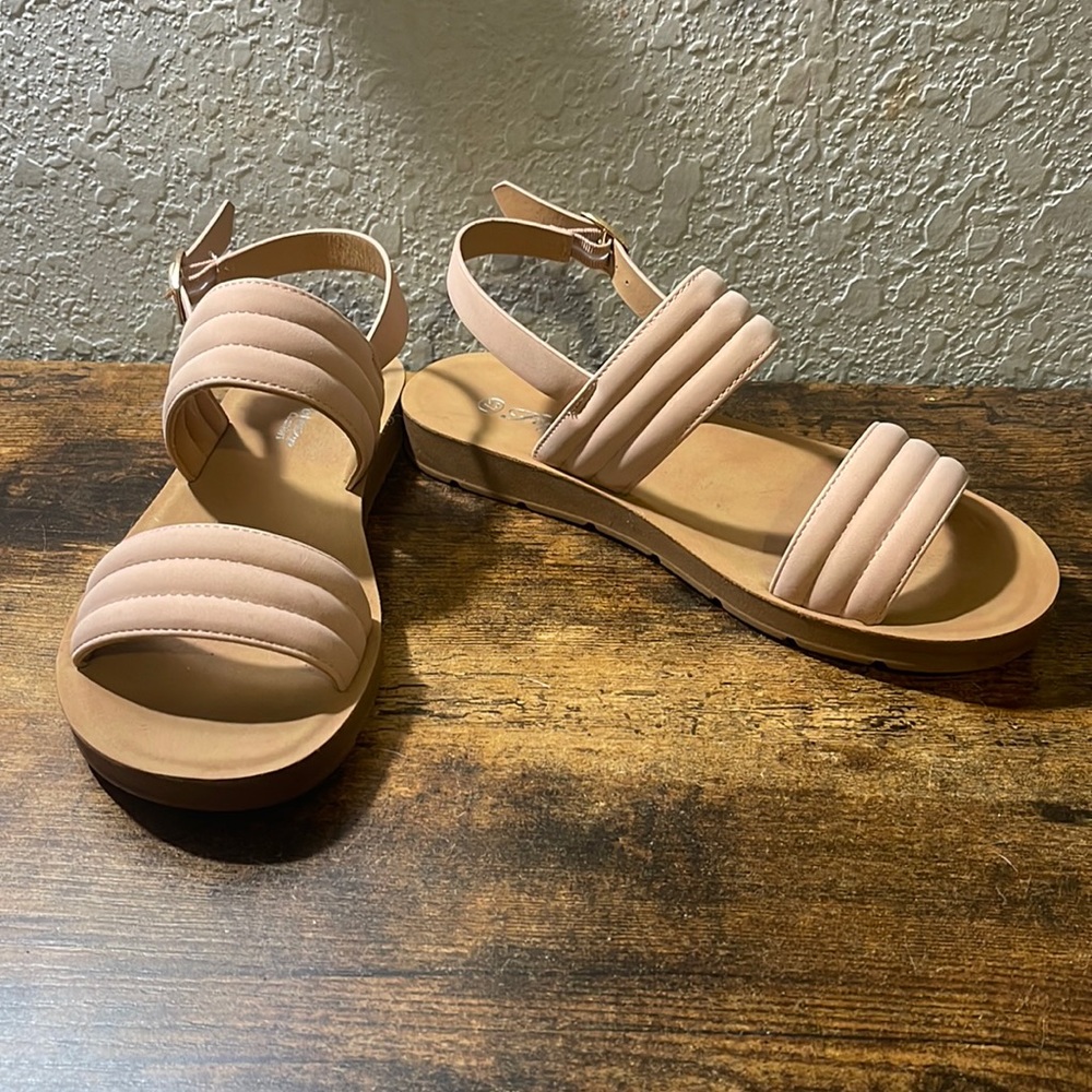Forever Comfort sandals size 7.5